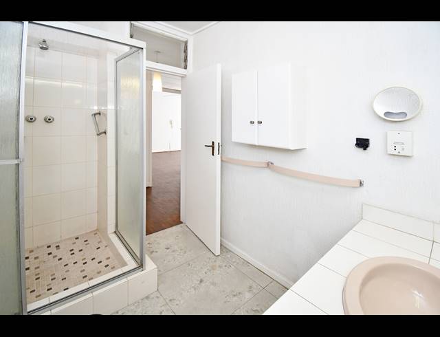 2 BEDROOM TOWNHOUSE FOR SALE IN HYDE PARK